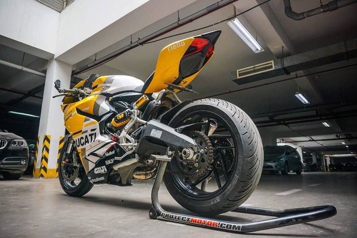 Dàn chân khủng của chiếc Ducati Panigale 899 độ.