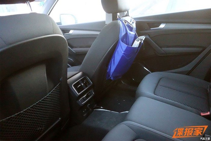 Audi Q5L mới sở hữu không gian rộng rãi hơn nhiều cho người ngồi ở hàng ghế sau, thậm chí có thể so với chiếc Q7 cỡ lớn.
