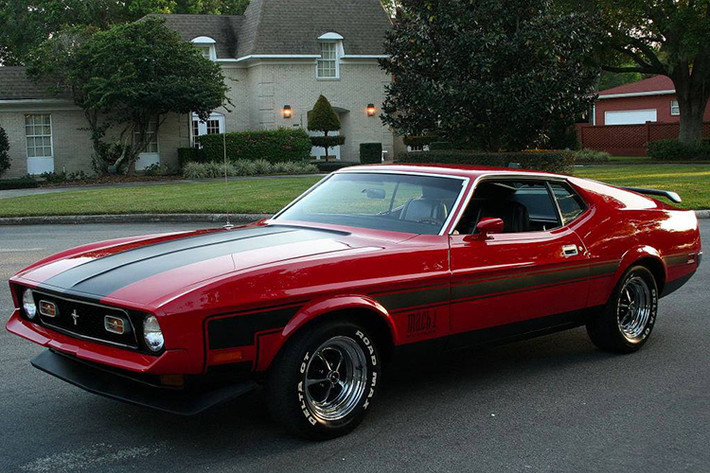 Trong bộ phim “Diamonds are Forever” đã sử dụng một mẫu Ford Mustang Mach 1 đầy cơ bắp, hầm hố. Hiện nay, nếu yêu thích phong cách của 007 ngày xưa bạn có thể tìm mua với giá từ khoảng 21.000 USD.