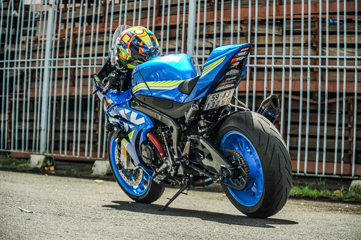 Cặp mâm OZRacing Magnesium 8 chấu từ chiếc Ducati Desmosedici GP của tay đua Jack Miller được chủ xe đầu tư trang bị giúp chiếc Suzuki GSX-R1000 hàng khủng này trở nên uy lực hơn từ vẻ bể ngoài.