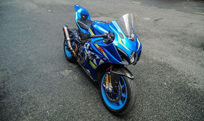 Chiếc Suzuki GSX-R1000 sở hữu những phụ kiện siêu hiếm thửa từ xe đua chuyên nghiệp MotoGP và SBK. có giá trị hơn 500 triệu.