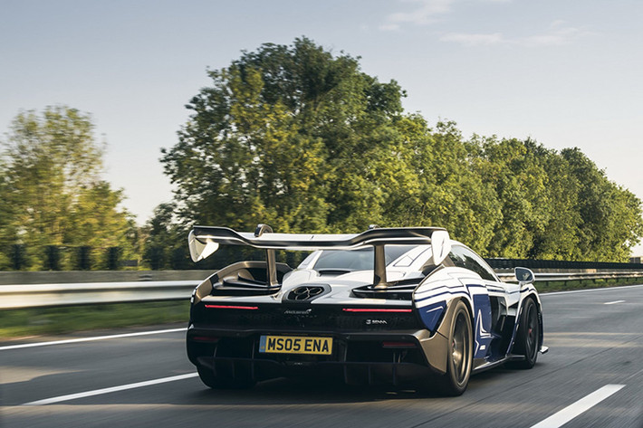 Trước khi giao xe cho khách, chiếc siêu xe McLaren Senna số 1 này đã được hãng McLaren tạo điểm nhấn cá nhân hóa cho khách hàng bởi bộ phận đặc biệt McLaren Special Operations.