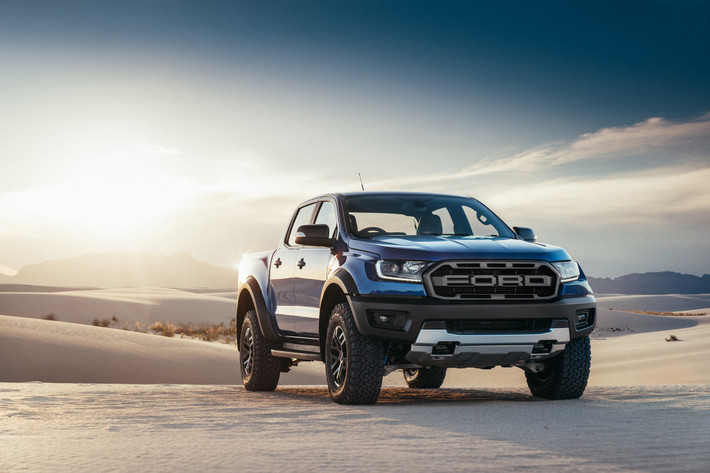 Được biết, tại thị trường châu Á - Thái Bình Dương cũng như toàn cầu, Ford Ranger Raptor 2019 có 5 màu sơn ngoại thất là xanh dương, đỏ, đen, trắng và xám.