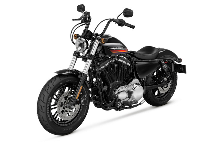 Harley-Davidson Forty-Eight Special 2018 có thiết kế phía trước giống phiên bản Forty-Eight cơ bản, với một lốp trước 130 mm, phuộc 49 mm.