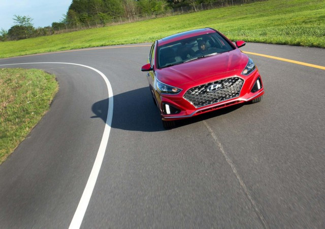 Nếu muốn hãng xe hơi Hyundai trang bị động cơ mạnh mẽ như cũ, đòi hỏi các khách hàng sẽ phải chi thêm tiền.