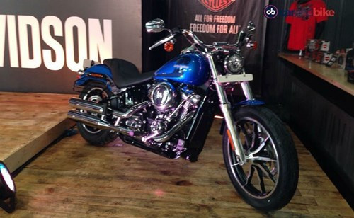 Giá bán Harley-Davidson Softail Deluxe là 1.799.000 Rupee (628 triệu đồng), trong khi Softail Low Rider đã được tung ra ở mức 1.299.000 Rupee (454 triệu đồng). Cả hai chiếc xe này sẽ tham gia vào phân khúc Softail năm 2018.
