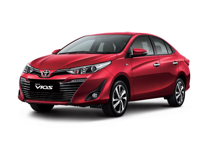 Toyota Vios 2018 là phiên bản thu nhỏ của Toyota Camry 2018, với những đường nét tương tự như thiết kế của Toyota Camry 2018. So với phiên bản tiền nhiệm thì phần đầu xe Toyota Vios mới thiết kế lại trau chuốt hơn, có đường nét hơn và đặc biệt là cá tính hơn, trẻ trung hơn.
