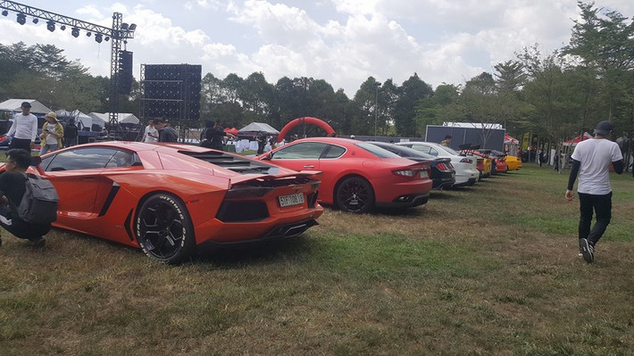 Siêu xe Lamborghini Aventador LP700-4 màu cam tuyệt đẹp.
