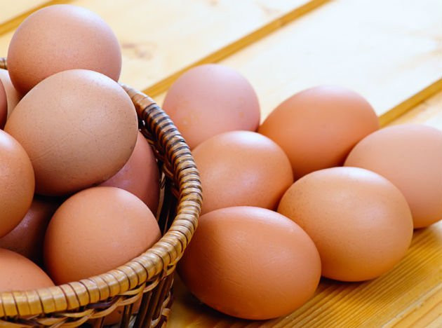 Việc làm đầu tiên khi trị bỏng tại nhà là lập tức rửa vết bỏng bằng nước lạnh ngay sau khi bị bỏng. Việc làm này sẽ giúp vết bỏng hạ nhiệt và giảm đau rát. (Nguồn Travisbklein)