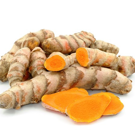 Củ nghệ không chỉ được dùng làm gia vị cho nhiều món ăn hấp dẫn hơn mà nó còn có tác dụng ức chế các giai đoạn phát triển của khối u trong cơ thể do có chứa chất curcumin. (Nguồn Organico)