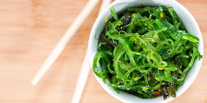 Lý do là vì trong rong biển có chứa fucoidan - một hợp chất đã được nghiên cứu và chứng minh lâm sàng có tác dụng ngăn ngừa khối u di căn cực kỳ hiệu quả. (Nguồn Bbcgoodfood)