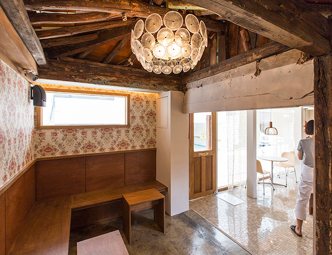 Nhiều người sống ở hanok đã rất kinh ngạc về vẻ đẹp lộng lẫy của tự nhiên xung quanh họ và viết ra những bài thơ, đăng trên các trụ cột trong nhà.