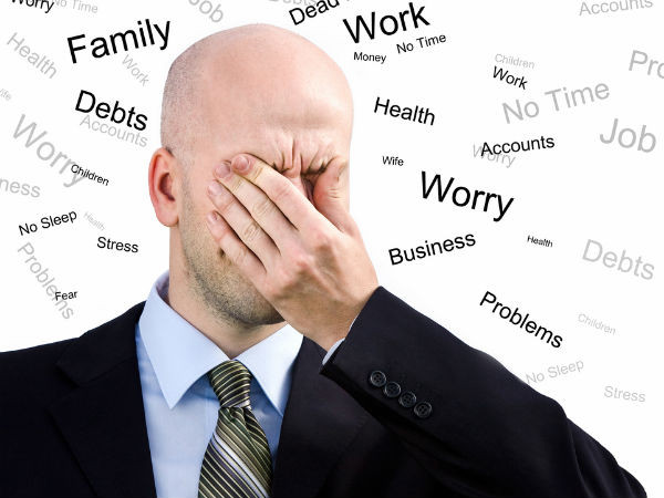 Chống căng thẳng. Mùi hắc của bạc hà giúp giảm stress và cải thiện khả năng tập trung của bạn. Khi bạn bị căng thẳng, có thể nhâm nhi 1 tách trà bạc hà, hoặc hãy nhỏ một vài giọt tinh dầu bạc hà vào một chiếc khăn tay và từ từ hít mùi thơm. Điều này sẽ giúp trẻ hoá tâm trí và giảm bớt căng thẳng cho bạn. Bạn cũng có thể ngâm mình trong bồn nước được cho một nắm lá bạc hà hoặc một vài giọt tinh dầu bạc hà để chống stress.