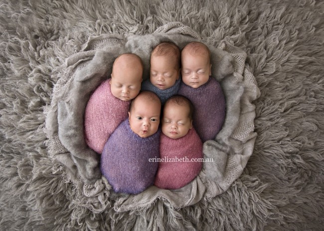 Vào ngày hôm qua (9/5), vợ chồng Tucci mới khoe những hình ảnh mới nhất về 5 đứa con xinh xắn, đáng yêu của mình.