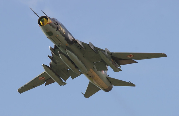 Phiên bản xuất khẩu đầu tiên của dòng Su-17 được định danh là máy bay Su-20 cất cánh lần đầu ngày 15/12/1972 do phi công A.N. Isakov điều khiển. Loại này được bán cho Ai Cập, Ba Lan và Syria. Giai đoạn từ 1977-1978, Liên Xô ra mắt phiên bản xuất khẩu mới định danh là Su-22 thiết kế trên cơ sở dòng Su-17M2D nội địa. Nguồn ảnh: Wikipedia
