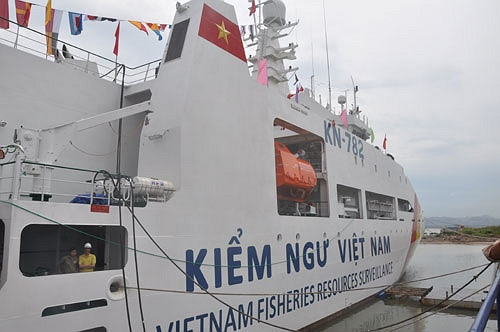 Tàu có lượng giãn nước toàn tải 2.400 tấn, dài 90,5m, rộng 14m, mớn nước gần 4m. Tàu có tốc độ tối đa 21 hải lý/giờ, với tầm hoạt động 5.000 hải lý. Hệ thống điều khiển của tàu hoàn toàn tự động và được điều khiển từ buồng lái. Ngoài ra, tàu còn có hệ thống camera giám sát xung quanh và các bộ phận trên tàu. Tàu có sức chứa khoảng 200 người. Ảnh: VTC