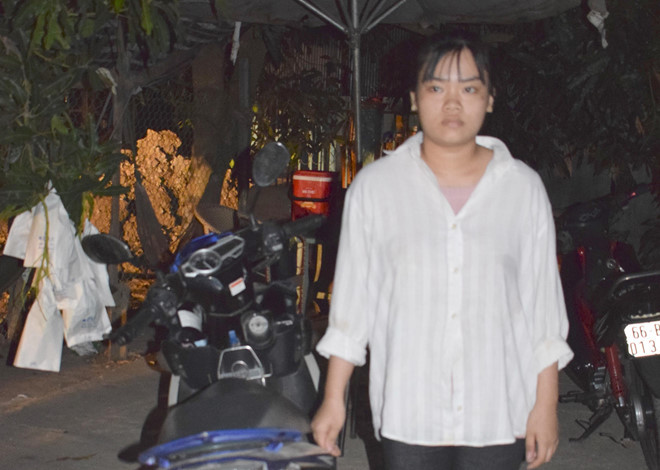 2. Thiếu nữ 18 tuổi đâm bạn trai tử vong sau phút cự cãi: Khoảng 10h sáng 8/4/2019, Nguyễn Văn Hậu Giang (29 tuổi, ngụ xã An Phong, huyện Thanh Bình, tỉnh Đồng Tháp) tìm đến nhà cha ruột Phạm Thị Mai Linh (18 tuổi, ngụ xã Tân Thạnh, huyện Thanh Bình)