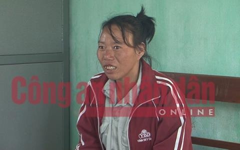 6. Bóp cổ bạn trai đến chết vì đòi “yêu” lần 2: Khoảng 21h ngày 6/2/2017, Nguyễn Thị Thực (35 tuổi, trú tại khu 1, xã Sơn Dương, huyện Lâm Thao) cùng anh Hà đến nghĩa trang khu 1, xã Tứ Xã, quan hệ tình cảm với nhau rồi đi ngủ. Sau khi thức dậy, anh Hà tiếp tục yêu cầu Thực cho quan hệ thêm lần nữa nhưng Thực không đồng ý nên Hà đã dùng tay bóp cổ Thực. Tức giận, Thực xông lên bóp cổ anh Hà cho đến khi nạn nhân bất động hoàn toàn.