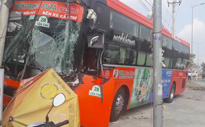5. Tai nạn liên hoàn giữa 3 ô tô, xe khách Phương Trang tông gãy cột điện trước cửa quán ăn, khoảng 8h30 ngày 19/12/2018, cả 3 ô tô lưu thông cùng chiều, hướng từ Mỹ Thuận đi TP Cần Thơ. Khi đến vòng xoay, bất ngờ xảy ra va chạm liên hoàn giữa 3 ô tô.