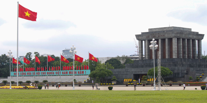 Quảng trường Ba đình rực rỡ cờ hoa đón mừng Quốc khánh.