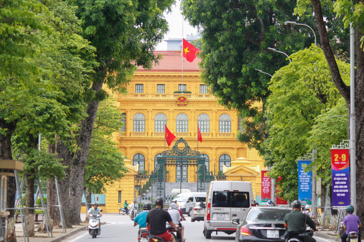 Phố Hoàng Văn Thụ, trước Văn phòng Chủ tịch nước.