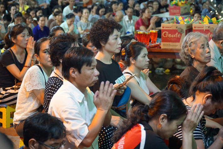 Đại lễ diễn ra trang nghiêm, là dịp để những người con tỏ lòng thành kính, hiếu thuận
