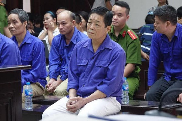 Ngày 26/7/2019, Tòa án Nhân dân TP Hà Nội đã tuyên án đối với bị cáo Nguyễn Kim Hưng (tức Hưng "kính") và 4 đàn em gồm Nguyễn Hữu Tiến, Lê Thanh Hải, Nguyễn Mạnh Long, Dương Quốc Vương ra xét xử trong vụ án Cưỡng đoạt tài sản của tiểu thương chợ Long Biên.