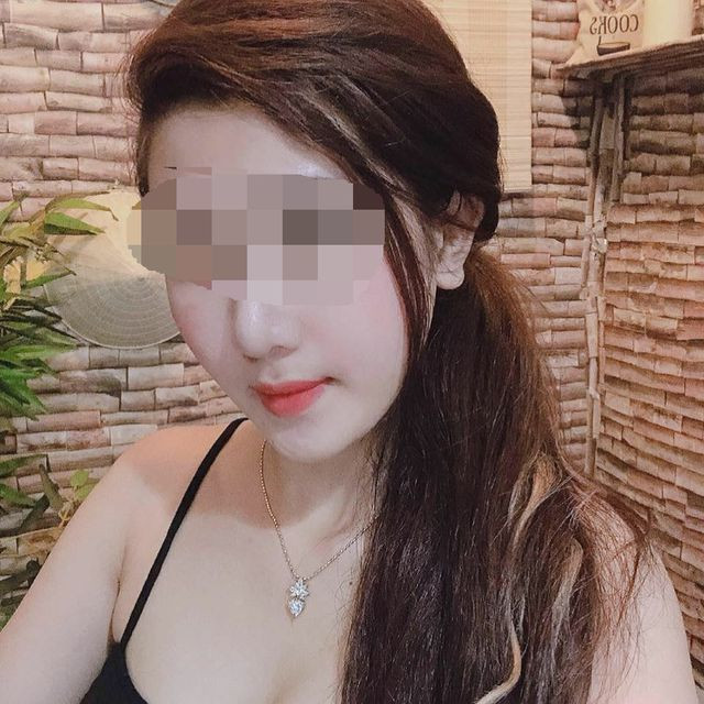 Theo ông S. thời gian sau, M. nghỉ học nên gia đình gửi lên TP Biên Hòa, Đồng Nai học nghề cùng với anh trai. Hai năm qua, M. và anh trai làm tại salon tóc và móng tay ở Đồng Nai. Thời gian này, M. thường xuyên về thăm gia đình ở Cần Thơ.