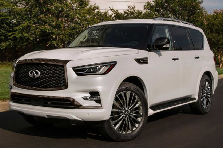 Đáng chú ý, tất cả các phiên bản của Infiniti QX80 2021 mới đều được trang bị hệ thống camera Gương chiếu hậu thông minh mới nhất với màn hình 9,6 inch có độ nét cao hơn. Camera phía sau cung cấp cho người lái một dải nhìn rộng hơn theo cả chiều ngang và chiều dọc.