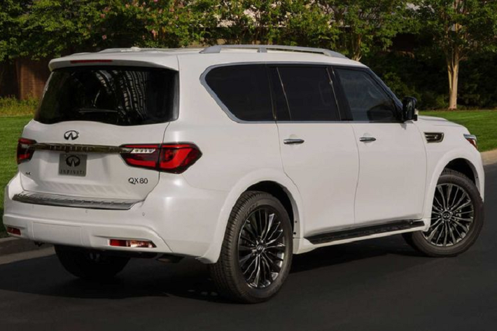 Không có thay đổi ở hệ truyền động, Infiniti QX80 2021 tiếp tục sử dụng động cơ V8 5.6L sản sinh công suất 400 mã lực và mô-men xoắn cực đại 560Nm, kết hợp với hộp số tự động 7 cấp và hệ dẫn động cầu sau hoặc dẫn động 4 bánh toàn thời gian.
