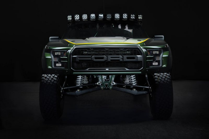 Jimco Racing đã chỉnh sửa mạnh mẽ cho siêu bán tải Ford F-150 Raptor, đầu tiên là bộ lốp cao su BF Goodrich KR3 40 inch khổng lồ thay thế cho lốp nguyên bản, mâm xe khóa hạt KMC và tiếp đến là khối động cơ V8 mượn từ Chevrolet (đã điều chỉnh) cho công suất 650 mã lực. Thay vì sử dụng hộp số tự động 10 cấp từ Ford, chiếc xe dùng hộp số 4 cấp Turbo 400 của Gearworks.