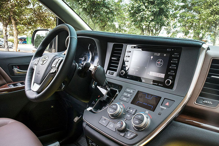 Các công nghệ an toàn trên Toyota Sienna Limited 2020 bao gồm: Hệ thống cảnh báo va chạm phía trước, Hệ thống điều khiển hành trình chủ động, Cảnh báo lệch làn đường và hỗ trợ giữ làn đường, Cảm biến đỗ xe trước - sau, Camera 360 độ, Hệ thống phanh ABS/EBD/BA, Hệ thống cân bằng điện tử, Hỗ trợ khởi hành ngang dốc & hỗ trợ đổ đèo, Kiểm soát ổn định, kiểm soát lực kéo, Cảnh báo điểm mù... và 7 túi khí.