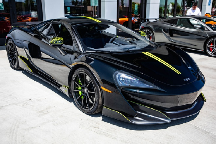 Được lấy cảm hứng từ loài nhện độc “Segestria Florentina”, chiếc siêu xe McLaren 600LT phiên bản đặc biệt sở hữu thiết kế nội/ngoại thất khá tương đồng với loài nhện này. Đặc biệt, chỉ có 12 chiếc 600LT Spider Segestria Borealis được sản xuất. Siêu phẩm này vừa mới được bàn giao cho đại lý McLaren Newport Beach, California.