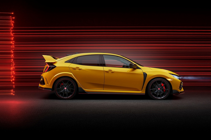 Để phân biệt với Civic Type R tiêu chuẩn, Civic Type R Limited Edition sở hữu màu sơn ngoại thất vàng Phoenix Yellow độc quyền, đi kèm mui xe, gương chiếu hậu và hốc gió trên nắp ca-pô được sơn màu đen. Là phiên bản giới hạn, Civic Type R Limited Edition cũng sẽ có bảng khắc số thứ tự ở bên trong.