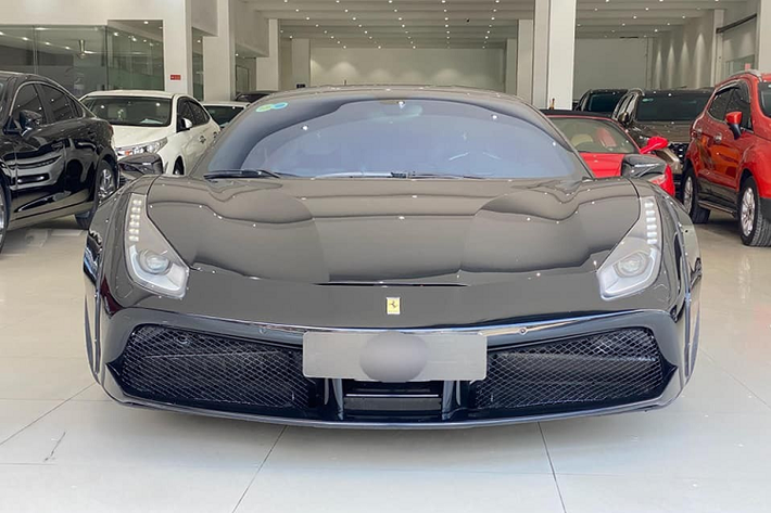 Phong trào siêu xe độ Liberty Walk tại Việt Nam chỉ mới nhen nhóm phát triển với khoảng 5 chiếc xe độ chính hãng, trong số này, có hai chiếc McLaren 650S Spider độ Liberty Walk, một chiếc Lamborghini Aventador LP700-4 lên gói độ body kit giới hạn Lamborghini Aventador Limited Edition 50, một chiếc Ferrari 458 Italia màu đỏ và cuối cùng là Ferrari 488 GTB độ Liberty Walk độc nhất Việt Nam.