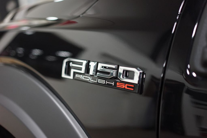 Về giá xe Ford F-150 của Roush, phiên bản Roush Nitemare 2020 sẽ “móc ví” khách hàng thêm 19.150 USD (445 triệu đồng) so với giá xe tiêu chuẩn trong khi con số này với F-150 SC là 24.000 USD (558 triệu đồng).