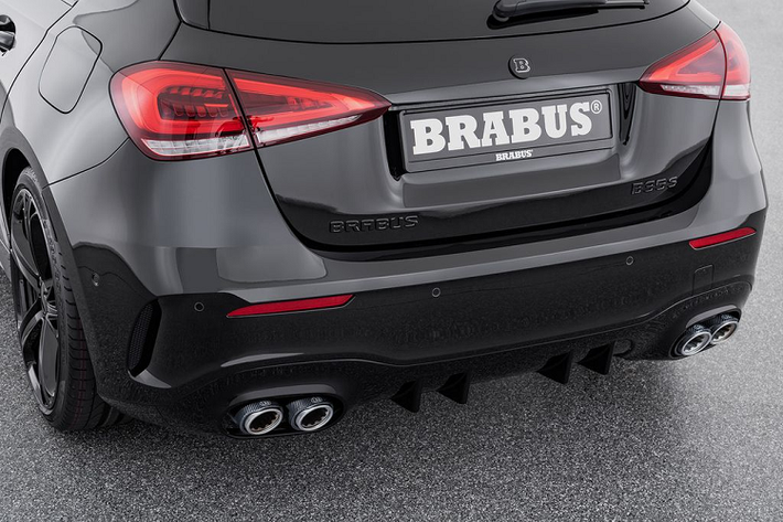 Chưa hết, mẫu AMG A45 S còn sở hữu sức mạnh động cơ lên tới 415 mã lực và 500 Nm, cho phép bạn tăng tốc từ 0 lên 100 km/h chỉ trong 3,9 giây và đạt ngưỡng tốc độ tối đa 270 km/h.