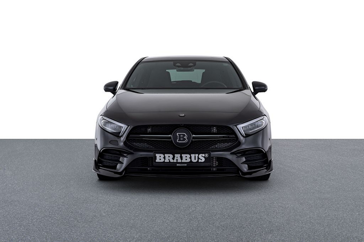 Cụ thể, Brabus đã hét giá xe Mercedes A35 AMG độ này lên tới 79.500 bảng Anh (bao gồm thuế), tương đương 2,15 tỷ VNĐ theo tỷ giá hối đoái hiện tại. Với tên gọi Brabus B35S, phiên bản này sở hữu bộ trang bị PowerXtra+ với mức công suất cực đại 360 mã lực và 460 Nm.