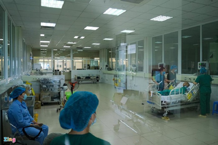Chiều 14/5, tại Bệnh viện Nhiệt đới Trung ương, 8 bệnh nhân Covid-19 tiếp tục được công bố khỏi bệnh. Đến nay, cả nước đã có 260 người mắc Covid-19 được chữa khỏi. Dự kiến, bệnh nhân 19 cũng được công bố khỏi bệnh vào tuần tới.