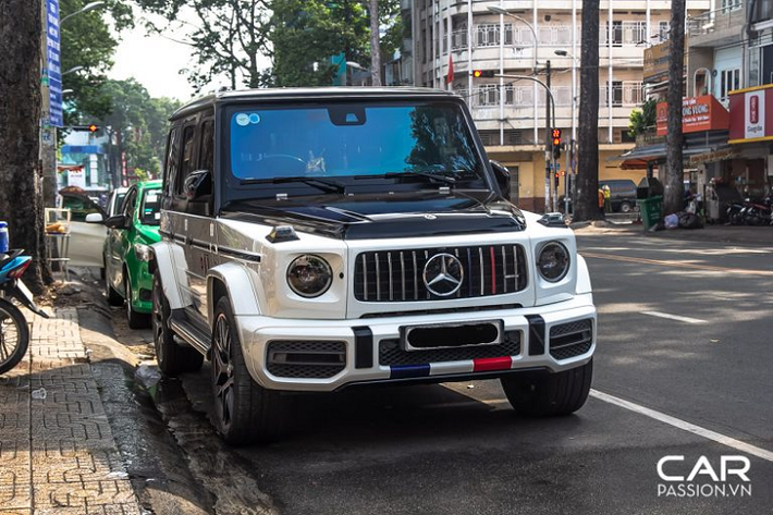 Mới đây nhất chính là thế hệ Mercedes-AMG G63 Edition 1 mới được ra mắt cách đây không lâu. Đây chính là một mẫu SUV đầy hấp dẫn đối với những người chơi xe tại Việt Nam khi số lượng những chiếc G-Class được đưa về thị trường Việt Nam ngày một nhiều.