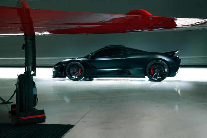Gói độ N-Largo của hãng Novitec mang đến ngoại hình hầm hố và dữ dằn hơn cho siêu xe McLaren 720S. Các điểm nhấn trên bản độ này bao gồm nắp capô bằng carbon có thiết kế giống McLaren Senna, bộ body kit độ giúp đèn pha của McLaren 720S cá tính hơn, vòm bánh xe được mở rộng và cản va trước/sau đều được thiết kế lại hoàn toàn.