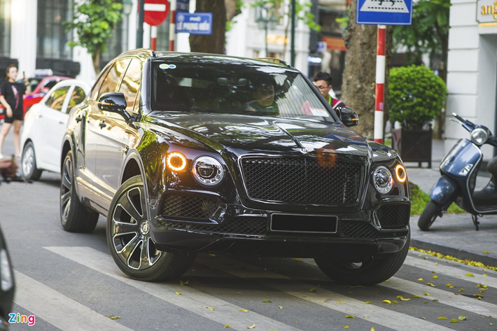 Giá xe Bentley Bentayga Design Series tại Việt Nam vẫn là một bí ẩn. Tại Mỹ, mẫu xe này có giá hơn 200.000 USD.