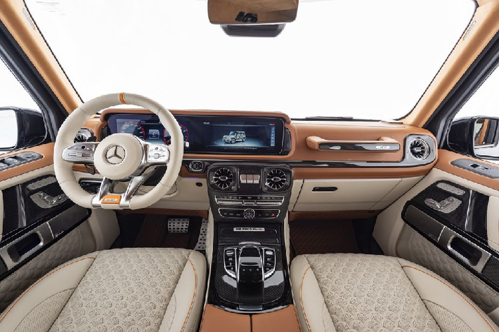 Về trang bị ngoại thất, Mercedes-AMG G63 Brabus G V12 900 "1 of 10" được trang bị bộ body-kit Widestar, nhờ đó chiều rộng của xe tăng thêm 10 cm. Ngoài ra, một số chi tiết trên xe cũng được tinh chỉnh lại như hệ thống phuộc trước và sau, đèn viền LED nội thất, các chi tiết trang trí bằng sợi carbon và 1 số nút bấm cơ học.