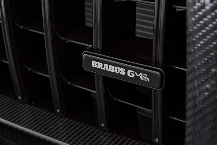 Siêu SUV mới của Brabus cũng được trang bị hệ thống treo cuộn Ride Control với bộ giảm chấn được điều chỉnh đặc biệt cho các tải trọng trục của xe, hỗ trợ rất nhiều cho khối động cơ 12 xi-lanh. Hệ thống này còn được kết nối với bộ điều khiển hệ thống treo Dynamic Select ở bên trong, nó có thể được điều chỉnh linh hoạt và nhường chỗ cho các bánh xe 23 hay 24 inch của Brabus khi cần thiết.