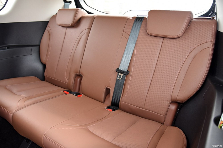 Hàng ghế thứ ba của Haima 7X khá rộng rãi.