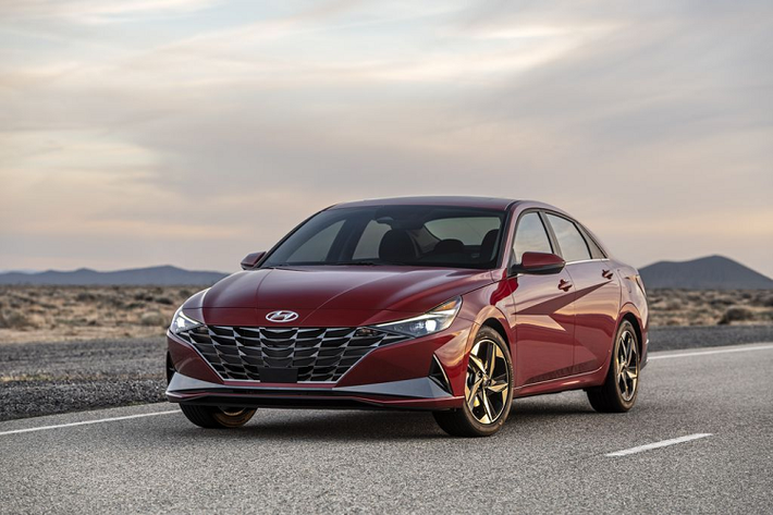 Bên cạnh đó, Elantra 2021 còn xuất hiện với hệ thống loa cao cấp từ thương hiệu Bose, biến mẫu sedan này ngày càng tiệm cận hơn với dòng sản phẩm cao cấp. Tuy nhiên, hệ thống này có lẽ sẽ chỉ được trang bị trên phiên bản nâng cấp của Elantra tại thị trường châu Âu.