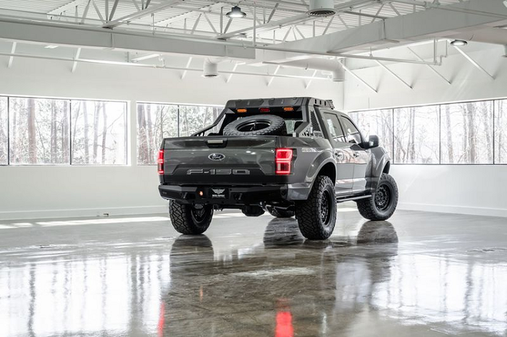 Cuối cùng, mức giá khởi điểm cho bản độ Ford F-150 MSA được niêm yết từ 85.000 USD (tương đương khoảng 2,01 tỷ đồng).