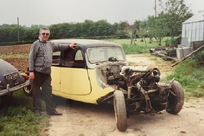 Ban đầu, đây chỉ là một dự án phục chế limousine Citroen 1939 trong 5 năm nhưng rồi lại biến thành 35 năm. Tuy nhiên, kết quả cuối cùng là hết sức ấn tượng, và mang tới một cái kết khiến người ta cảm thấy ấm lòng. Thương hiệu Citroen đã chế tạo những chiếc sedan này trong giai đoạn năm 1938 – 1939 ở Paris, Pháp, trước khi Thế Chiến II nổ ra.
