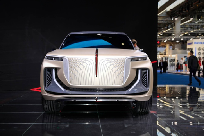 Mẫu xe sang Hongqi E115 là sản phẩm của thương hiệu ôtô Trung Quốc Hongqi (Hồng Kỳ), và được thiết kế từ Gilles Taylor – người từng làm việc cho hãng xe sang Anh quốc Rolls-Royce.