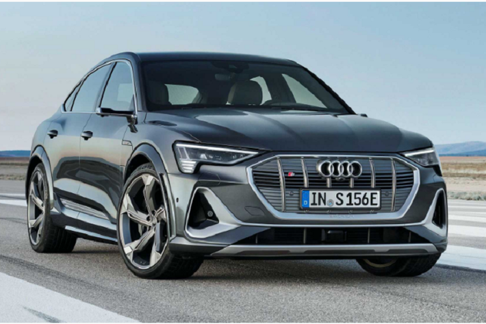 Trong khi mẫu xe đối trọng Mercedes EQC hiện tại chỉ có duy nhất một phiên bản 400 4Matic thì Audi đã công bố thêm phiên bản E-tron S để mở rộng thêm tùy chọn cho khách hàng của mình. Được định vị là phiên bản có hiệu năng cao nhất dòng xe Audi E-tron và E-tron S 2021 sẽ được cung cấp dưới dạng một phiên bản tiêu chuẩn và một biến thể S Sportback.